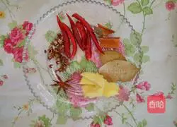 Illustration of how to make spicy chicken wings in dry pot 6