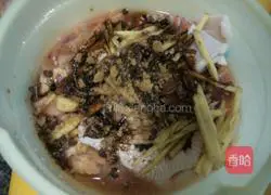 Illustration of how to make potato braised chicken 2