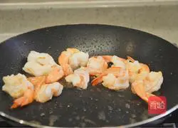 Thai Seafood Vermicelli Salad Recipe Illustration 3