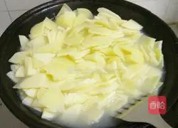 Illustration of how to make potato dough 3