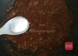 Illustration of how to make pizza sauce 12