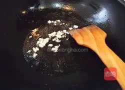 Illustration of how to make chicken fried rice noodles 11