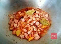 Illustration of how to make northwest mutton noodles 4