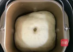 Illustration of how to make chive cheese bread 4