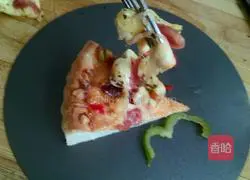 Pictures of how to make pepper and sausage pizza 11