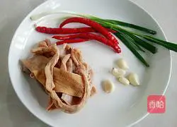 Illustration of how to make spicy beef intestines 1