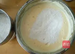 Illustration of how to make sponge layer cake 6