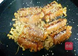 Illustration of how to make bacon enoki mushroom rolls 13