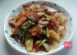 Illustration of how to make Laotan kimchi fried pork slices 11