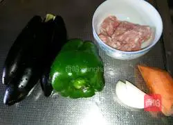 Illustration of how to make braised noodles with pork and eggplant 1