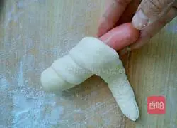 Illustration of how to make hot dog rolls 5