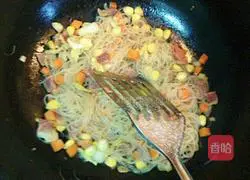 Illustration of how to make fried rice noodles with bacon and miscellaneous rice 8