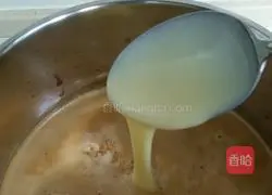 Illustration of how to make Hong Kong-style milk tea 7