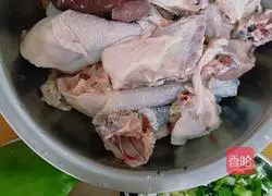 Illustration of how to make green pepper chicken 1