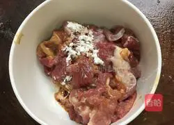 Illustration of how to make fried pork noodles 5