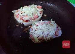 Illustration of how to make steamed bun pizza 11