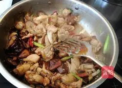 Illustration of braised chicken with mushrooms and oyster sauce 9