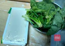 Illustration of how to make spinach and tofu butterfly noodles 2