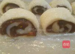 Illustration of how to make a donkey roll with coconut paste 10