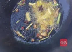 Illustration of how to make spicy cumin oil 5