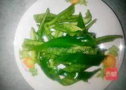 Illustration of how to make braised chicken wings with pickled peppers 1