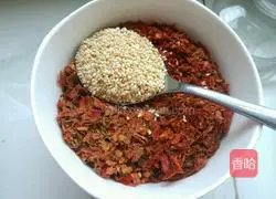 Illustration of how to make spicy oil 4