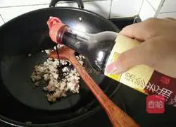 Illustration of making homemade pizza sauce 4