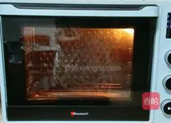 Illustration of how to make seaweed and meat floss cake 16