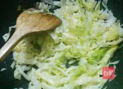 Illustration of how to make three shredded fried rice noodles 5