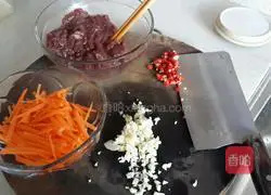 Illustration of how to make beef fried rice noodles 2
