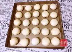 Illustration of how to make milk-flavored buns 10