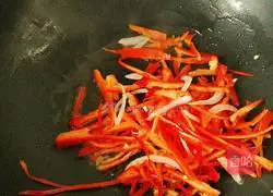 Illustration of how to make satay enoki mushroom and pork slices 4