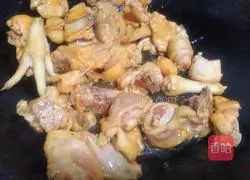 Illustration of Braised Chicken with Mushrooms and Yellow Potatoes 7