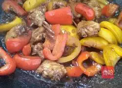 Illustration of braised chicken wings with colored peppers 8