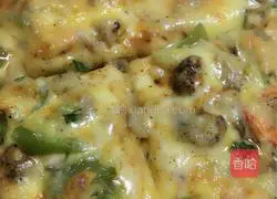 Illustration of how to make shrimp and vegetable pizza 8