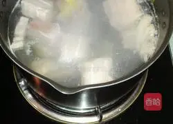 Illustration of how to make steamed buns with cured meat and meat sauce 3