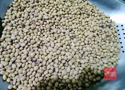 Illustration of making homemade molded tofu 9