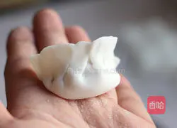 Illustration of how to make crystal shrimp steamed dumplings 10