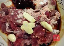 Illustration of how to make stir-fried beef slices 3