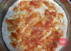 Illustration of how to make shrimp and bacon pizza 3