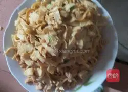 Illustration of how to make thousands of shredded pork 6