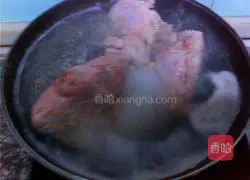 Illustration of how to make dried bamboo shoots and pork belly 1