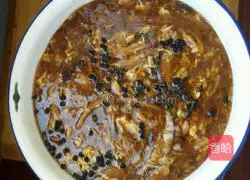 Illustration of making braised noodles with shredded chicken 8