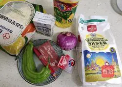 Illustration of making sausage and bacon pizza 1