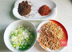 Illustration of how to make spicy fish with Chixiang sauce 7