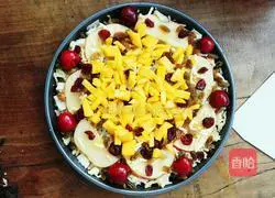 Lazy Bun Illustration of how to make diced fruit pizza 11