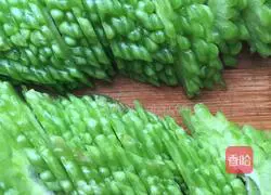 Wolfberry Bitter Melon Illustration of how to make scrambled eggs 3