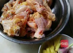 Ginger Illustration of how to make braised chicken legs with green onions 1