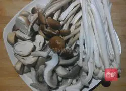 Illustration of how to make vegetable and mushroom soup 3