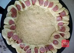 Illustration of how to make ham, corn and vegetable pizza 10